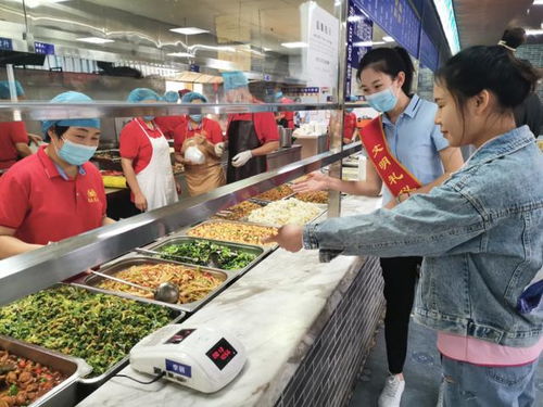 鄭大二附院營(yíng)養(yǎng)食堂榮獲“餐飲服務(wù)食品安全示范店”稱(chēng)號(hào)