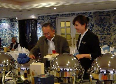 專業餐飲服務員的使命與素養 以委員服務為例